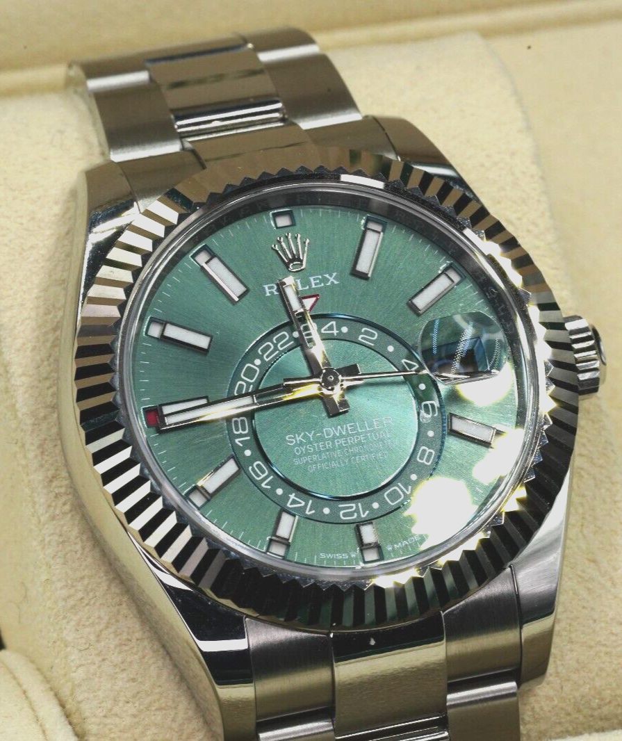 Rolex Skydweller | Ref. 336934 | Green dial | Oyster bracelet | Mint condition