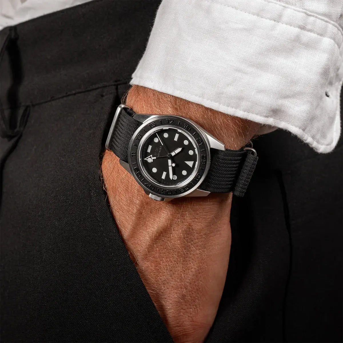 Unimatic | Modello Uno Limited Edition (Black) | UWK-U1-GMT-AEB