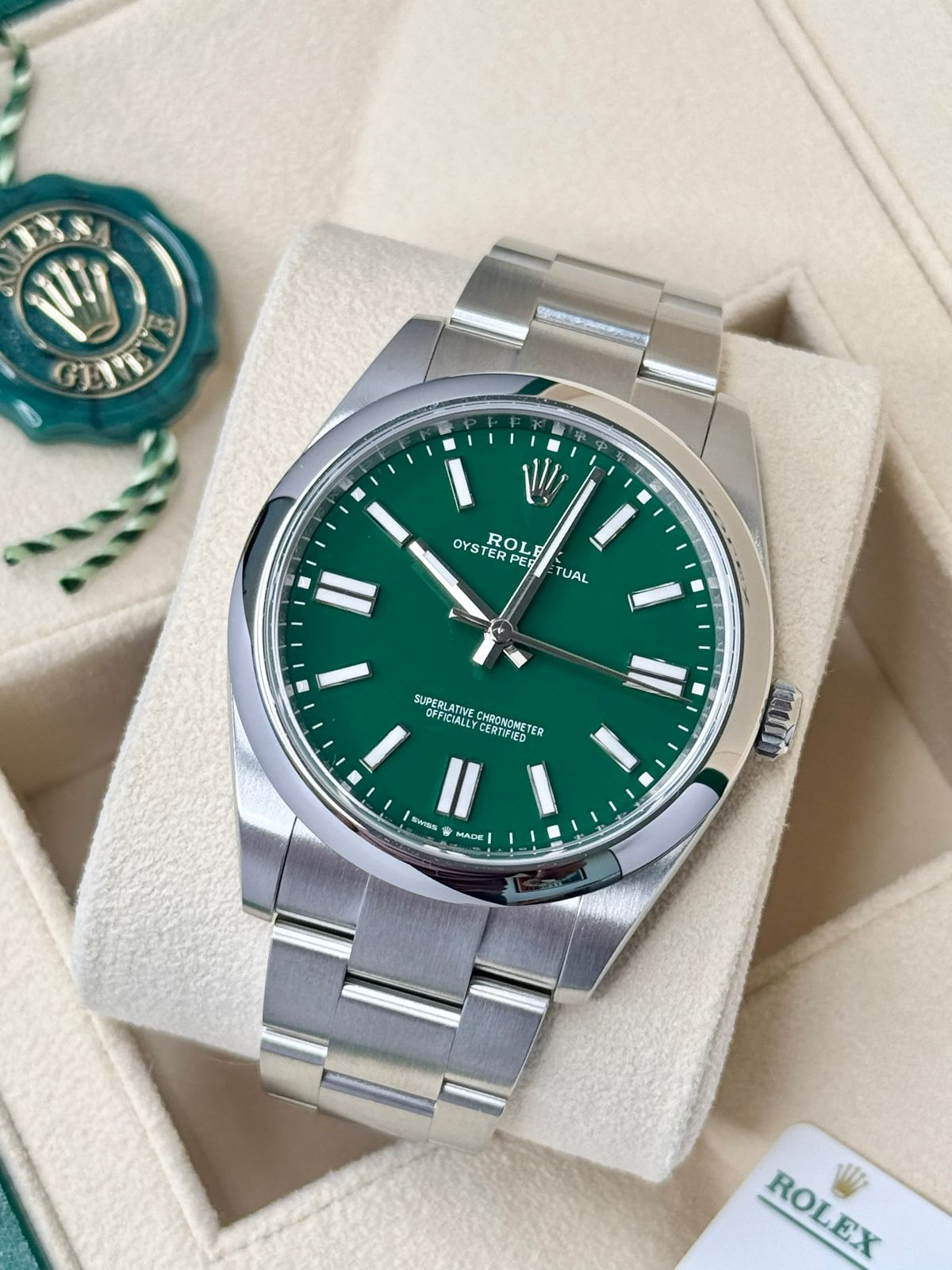 Rolex Oyster Perpetual 41mm | Ref. 124300 | Green dial