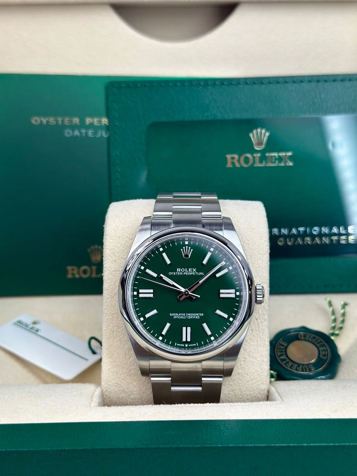 Rolex Oyster Perpetual 41mm | Ref. 124300 | Green dial