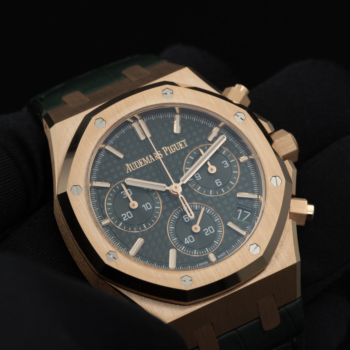 Audemars Piguet Royal Oak Chronograph - 26240OR.OO.D404CR.02