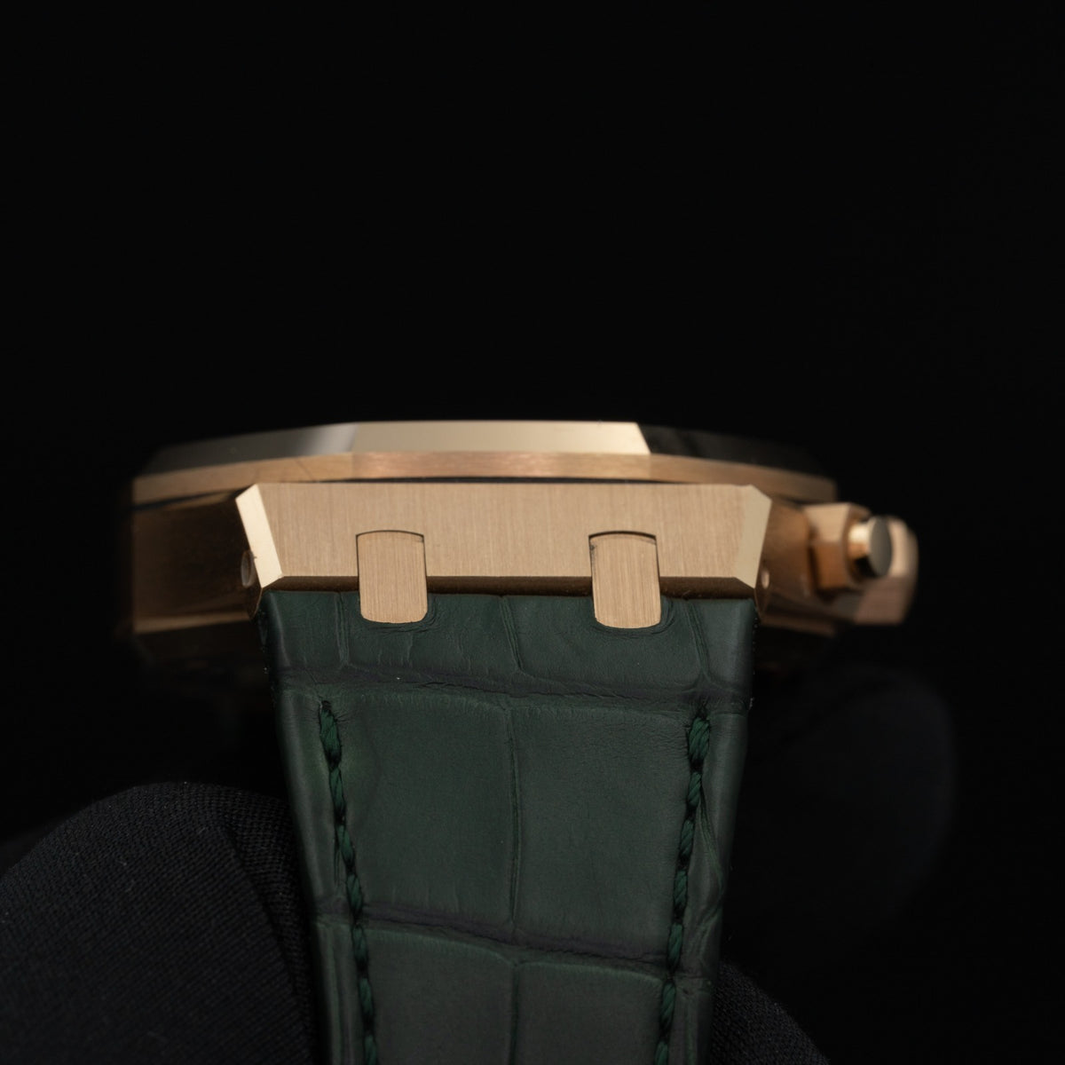 Audemars Piguet Royal Oak Chronograph - 26240OR.OO.D404CR.02